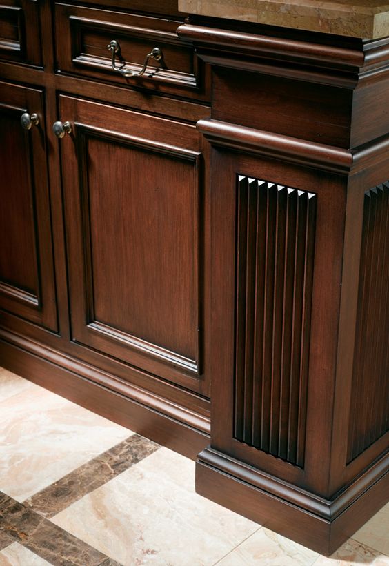 پاخور کابینت، زیرچراغی، تاج، زوار و یا قرنیز چیست؟